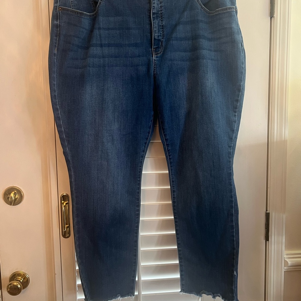 Final Markdown
crown & ivy Blue Ankle Cropped Jeans with Distressed Hem